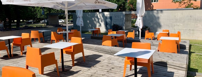 Reval Café is one of Andrey'in Beğendiği Mekanlar.