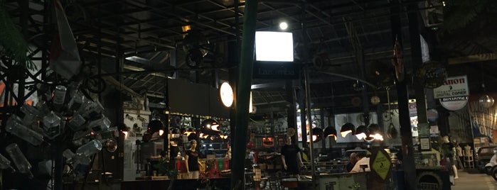 Man's shed bar & resto is one of สถานที่ที่ Creig ถูกใจ.