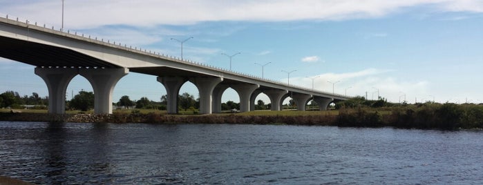 Moore Haven Bridge is one of Lizzie 님이 좋아한 장소.