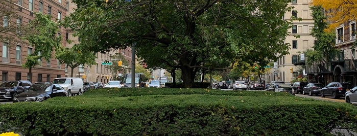 East 81st Street & Park Avenue is one of NYC Outdoors.