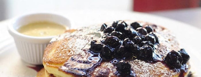 Clinton St. Baking Co. & Restaurant is one of Weekday NYC Breakfast Spots Worth Waking Up For.