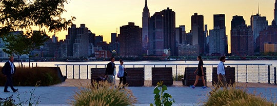 Gantry Plaza State Park is one of สถานที่ที่บันทึกไว้ของ YanaBelle.