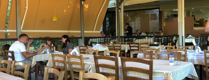 Taverna Iatrou is one of su: сохраненные места.