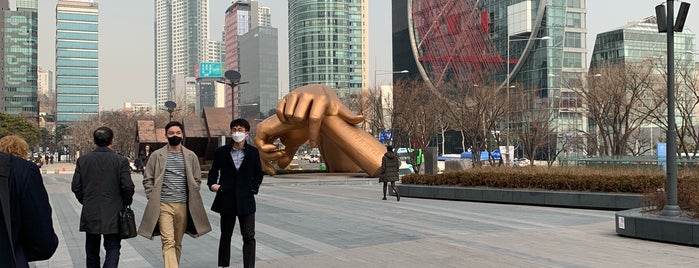 Gangnam Monument is one of Posti che sono piaciuti a Orietta.
