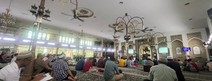 Masjid Jamek Raja Tun Uda is one of mayor list.