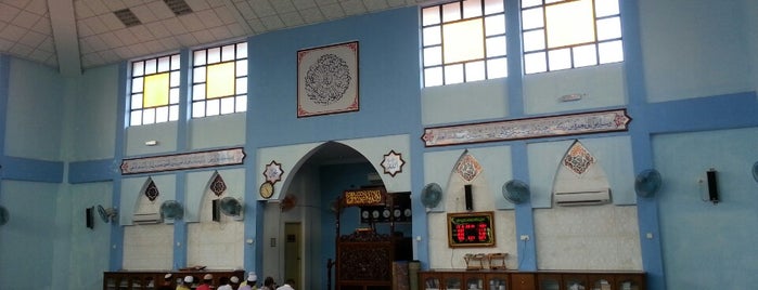 Masjid Al-Hikmah Tanjung Lumpur is one of Masjid & Surau #5.