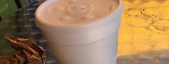 El Mejor Batido de Hialeah is one of Lugares favoritos de Kristen.