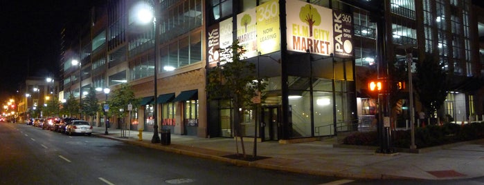 Elm City Market is one of Sheena : понравившиеся места.