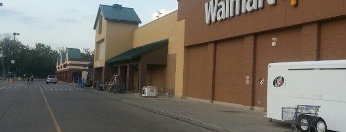 Walmart Supercenter is one of Tempat yang Disukai Dave.