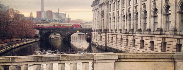 Monbijoubrücke is one of Berlin & Umgebung.