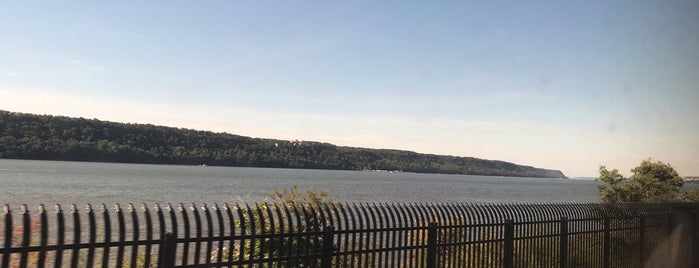 Amtrak Empire Corridor: Spuyten Duyvil / Inwood Park Swing Bridge is one of Gayla 님이 좋아한 장소.