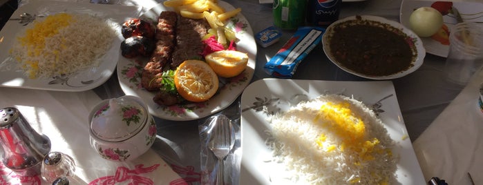 Koohestan Resturant | رستوران کوهستان is one of Posti che sono piaciuti a Sarah.