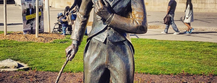 Chaplin Statue is one of Locais curtidos por Fabio.