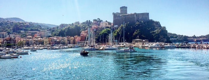 Molo di Lerici is one of Posti che sono piaciuti a Fabio.