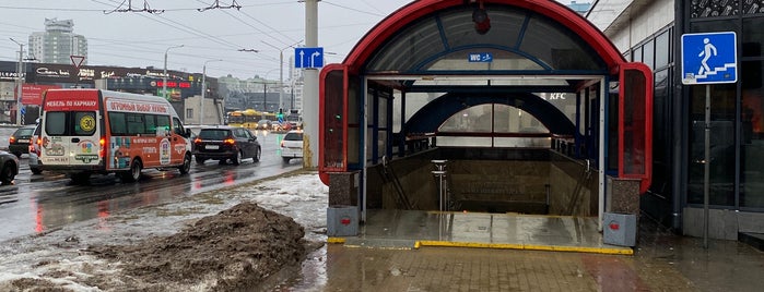 Остановка «Станция метро “Каменная горка”» is one of Транспорт.