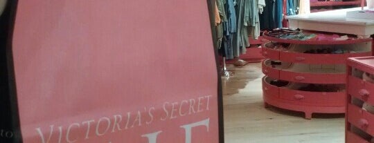 Victoria's Secret is one of Places I freque.