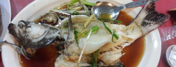 Welcome Seafood Restaurant is one of Neu Tea's Kota Kinabalu Trip.