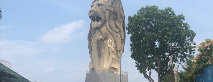 Sentosa Merlion is one of happy place.