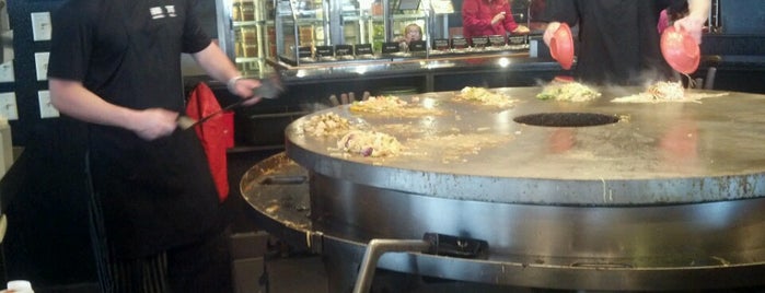 HuHot Mongolian Grill is one of Lugares favoritos de Monique.