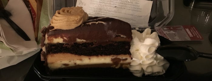 The Cheesecake Factory is one of Nazliさんのお気に入りスポット.