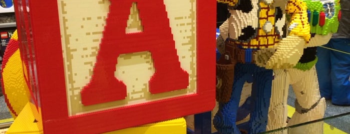 Lego Store is one of Dentistさんのお気に入りスポット.