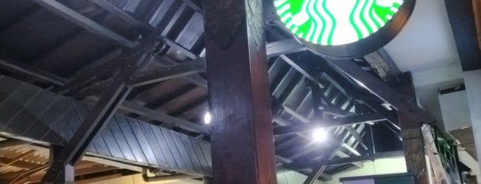 Starbucks is one of สถานที่ที่ vanessa ถูกใจ.