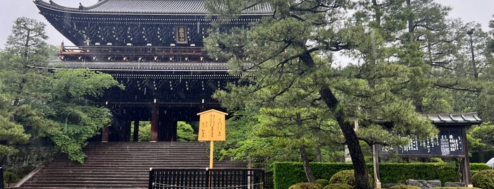 知恩院 is one of 京都.