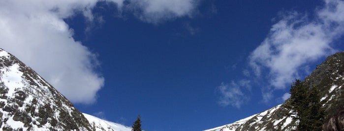 Hermit Lake Shelters is one of Lieux qui ont plu à Joshua.