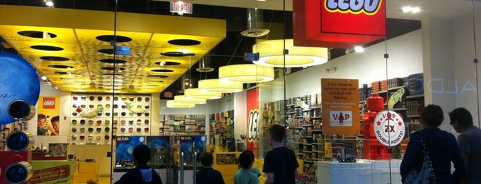 The LEGO Store is one of Lieux qui ont plu à Elisabeth.