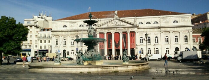 ロシオ広場 is one of Lizbon.