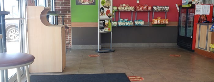 Quiznos is one of No Signage.