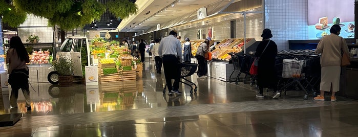 HYUNDAI Department Store Food Hall is one of Seoul.