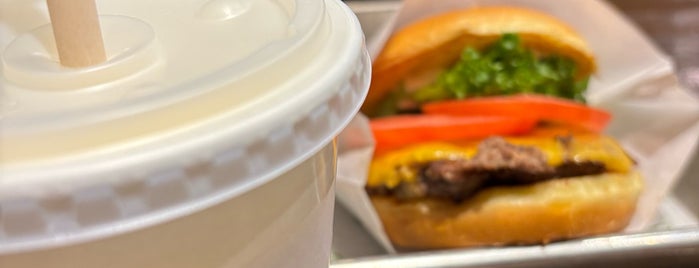 Shake Shack is one of Kyoさんのお気に入りスポット.