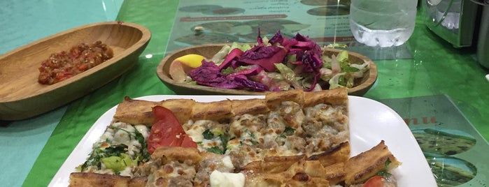 Cemre Pide & Pizza Salonu is one of สถานที่ที่บันทึกไว้ของ Rookiye.