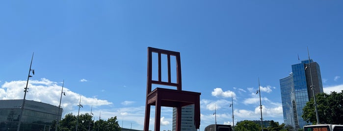 Broken Chair is one of Geneva.