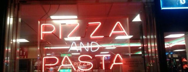 Broadway Pizza & Pasta is one of Locais curtidos por Ayin.