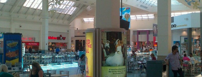 The Florida Mall Food Court is one of สถานที่ที่ Luis Claudio ถูกใจ.