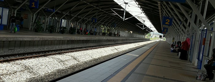 KTM Komuter Tanjung Malim (KA16) Station is one of Shah alam.