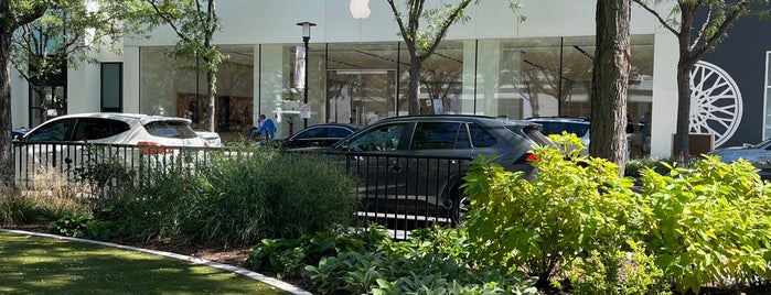 Apple Clarendon is one of Apple Stores.