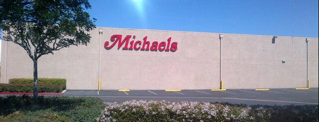 Michaels is one of Tempat yang Disukai laura.