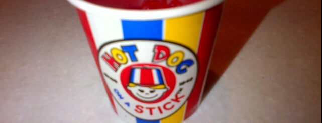 Hot Dog on a Stick is one of Tempat yang Disukai Omar.