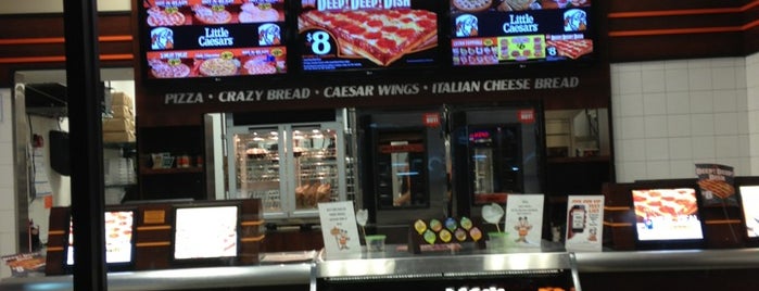 Little Caesars Pizza is one of สถานที่ที่ Vicky ถูกใจ.