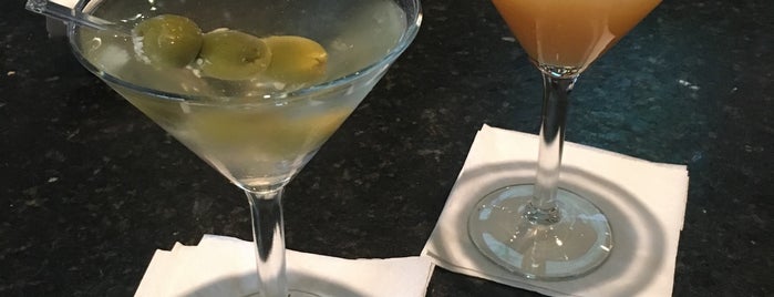 Bar Louie is one of St. Louis Foodie Places.