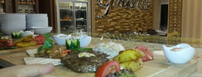 Gocareis Restaurant is one of สถานที่ที่ Metin ถูกใจ.