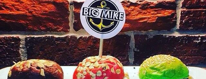 Big Mike Café is one of Lieux sauvegardés par Karyan.