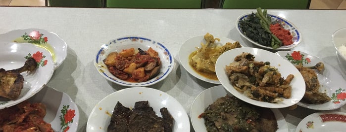 Rumah Makan Surya - Masakan Padang is one of Tempat yang Disukai ᴡᴡᴡ.Esen.18sexy.xyz.