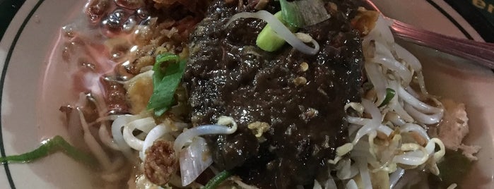Tahu Campur | Nasi Rawon | Tahu Telur is one of ᴡᴡᴡ.Esen.18sexy.xyzさんのお気に入りスポット.