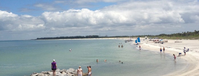 Fort DeSoto Beach is one of Claire 님이 좋아한 장소.
