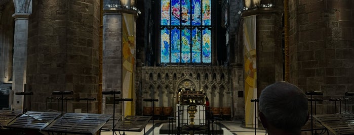 St. Giles' Cathedral is one of Things to see in Edinburgh.