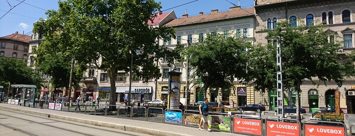 Harminckettesek tere (4, 6) is one of Best places in Budapest, Magyarország.